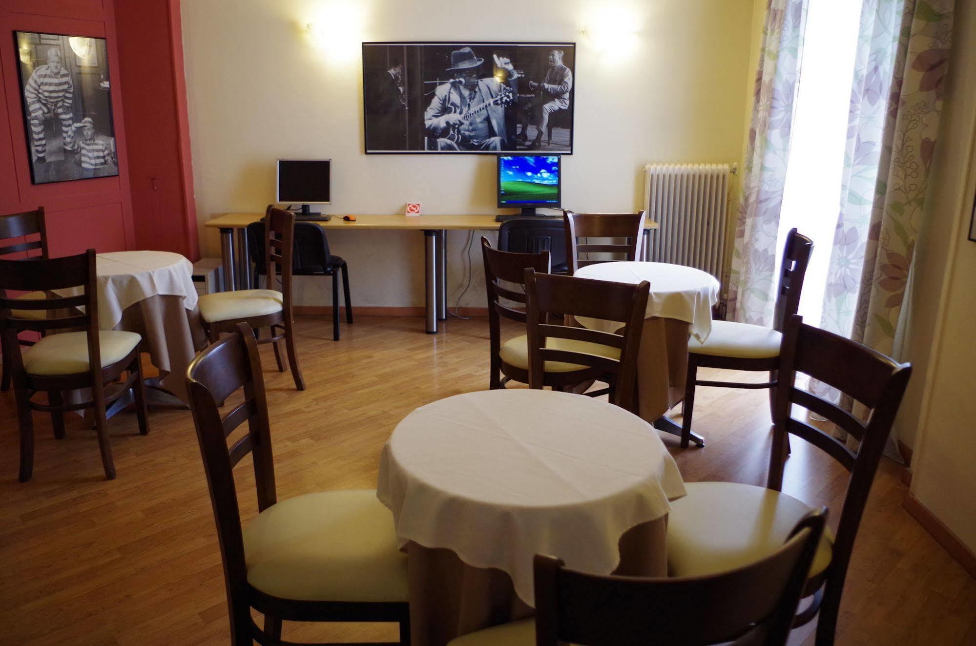 Hotel Exarchion Атина Екстериор снимка